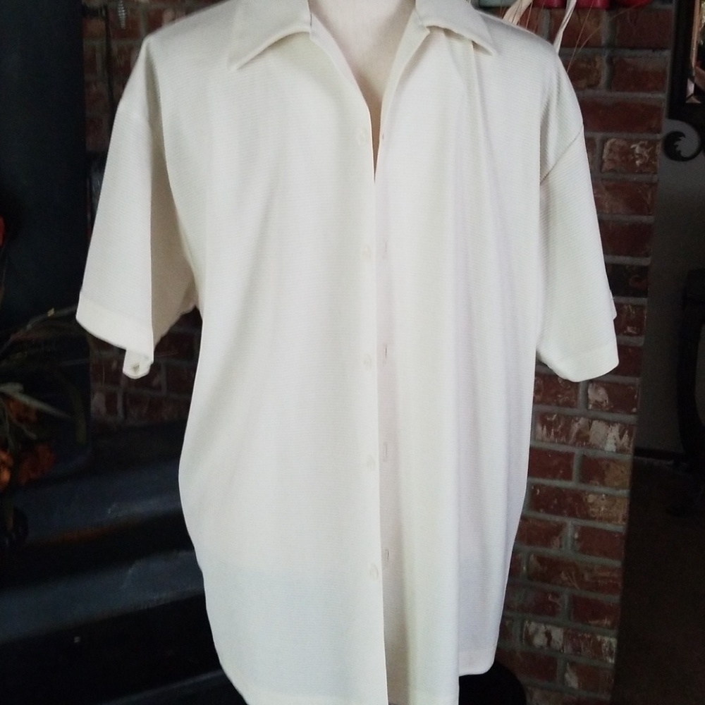 Men's cream short sleeved shirt